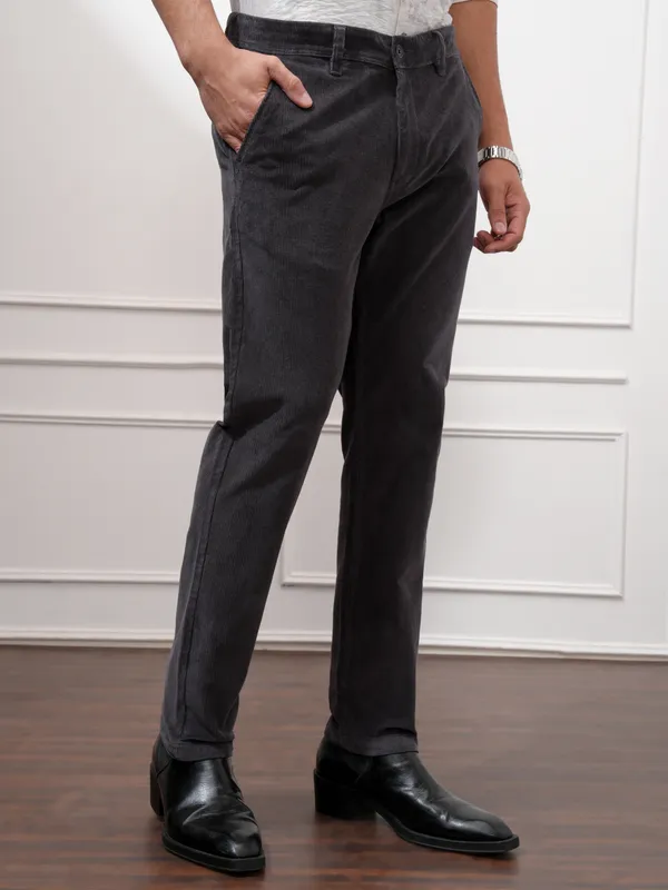 Highlander Men Charcoal Slim Fit Solid Casual Trouser