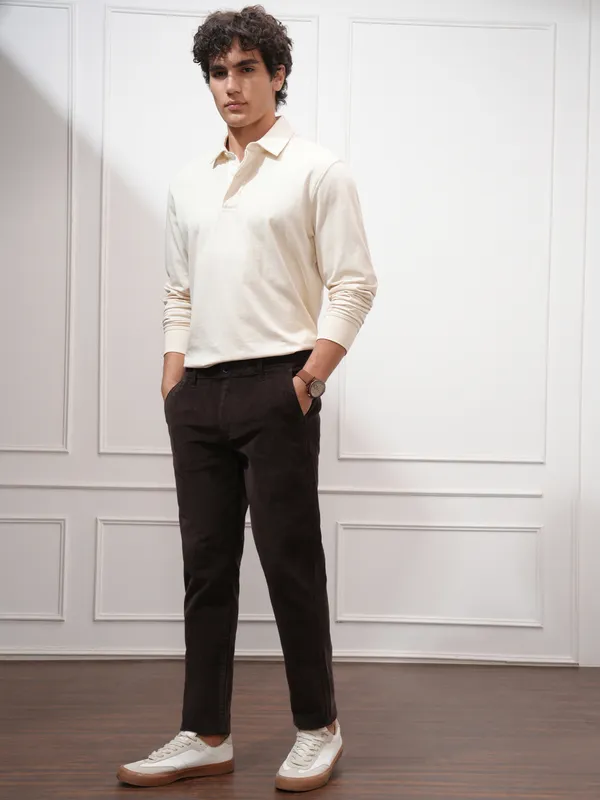 Highlander Men Coffee Brown Slim Fit Solid Casual Trouser