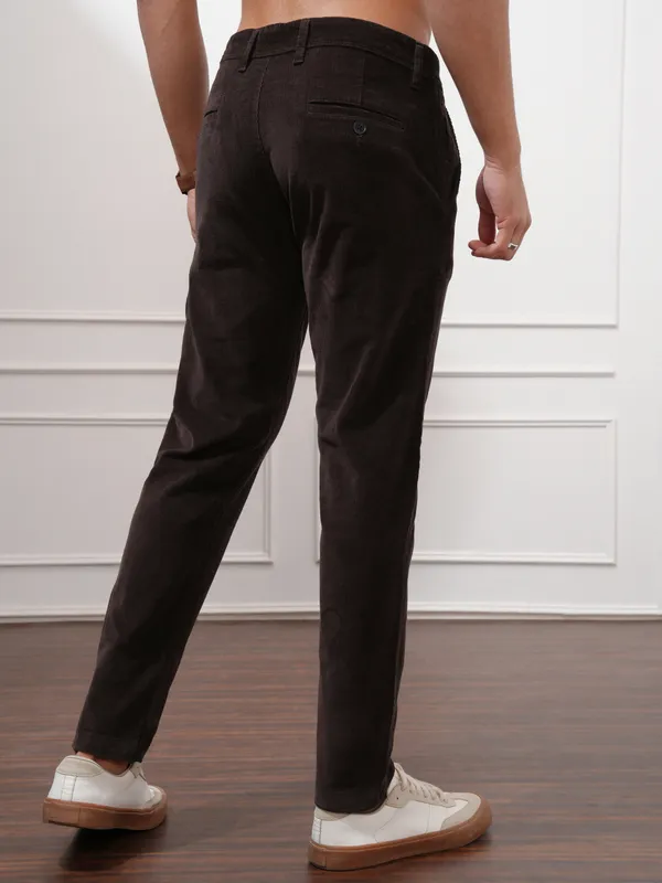 Highlander Men Coffee Brown Slim Fit Solid Casual Trouser