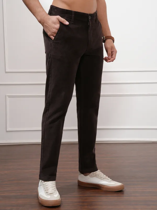 Highlander Men Coffee Brown Slim Fit Solid Casual Trouser
