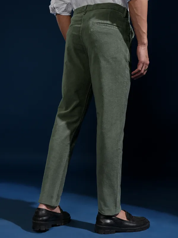 Highlander Men Olive Slim Fit Solid Casual Trouser