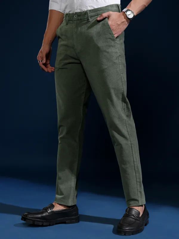 Highlander Men Olive Slim Fit Solid Casual Trouser