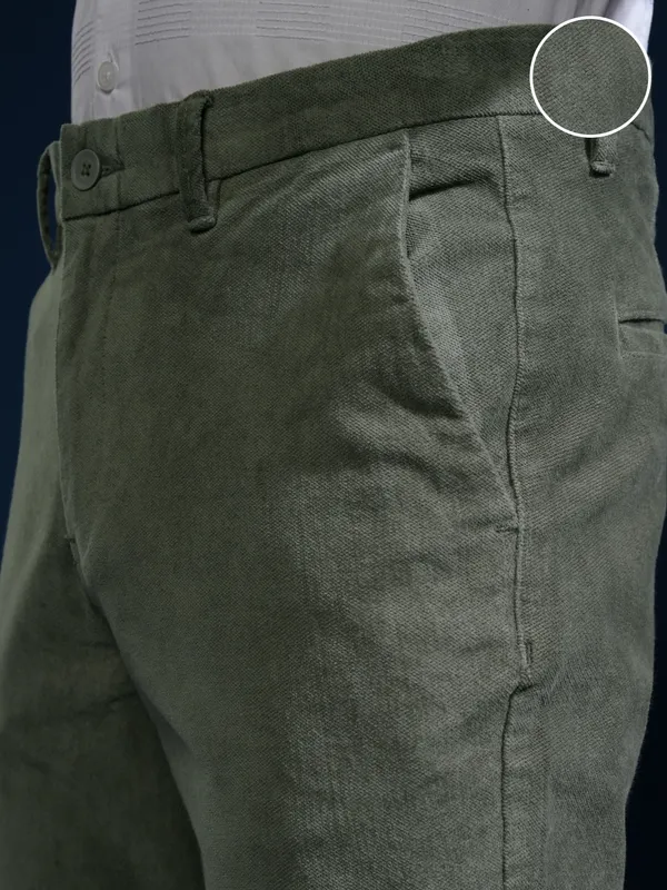 Highlander Men Olive Slim Fit Solid Casual Trouser