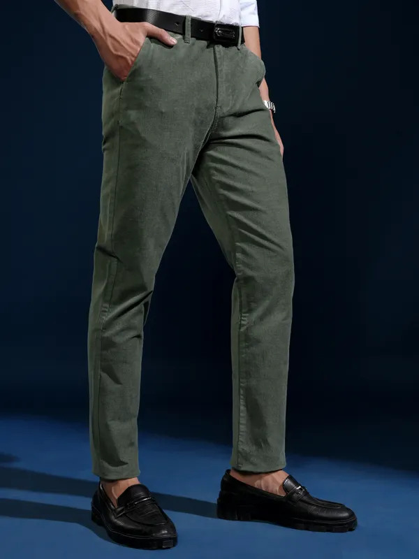 Highlander Men Olive Slim Fit Solid Casual Trouser