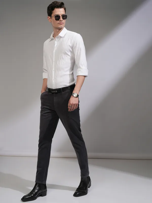 Highlander Men Charcoal Slim Fit Solid Casual Trouser
