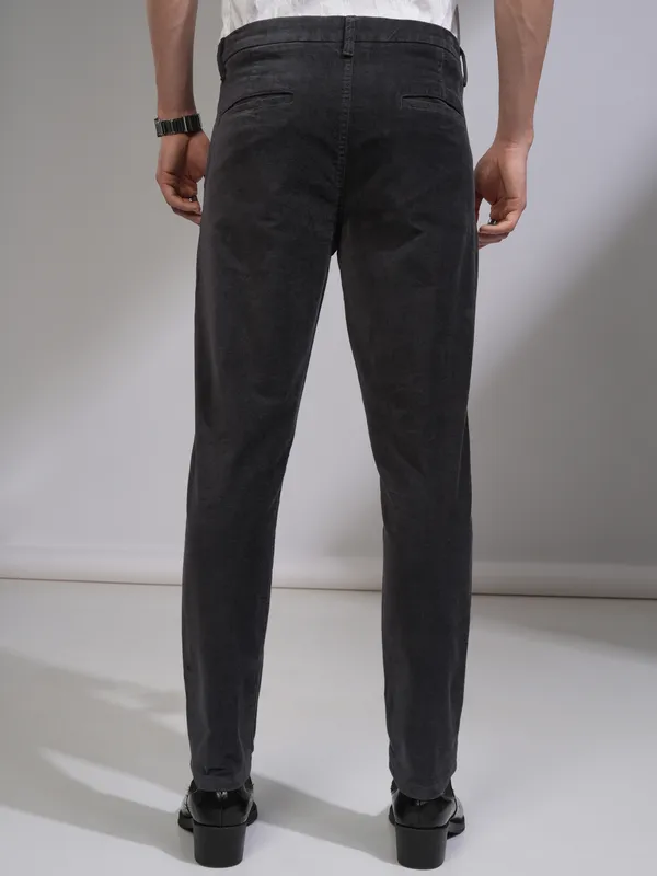 Highlander Men Charcoal Slim Fit Solid Casual Trouser