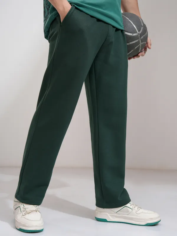 Highlander Men Olive Straight Fit Solid Casual Trouser