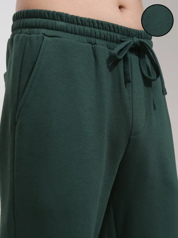 Highlander Men Olive Straight Fit Solid Casual Trouser