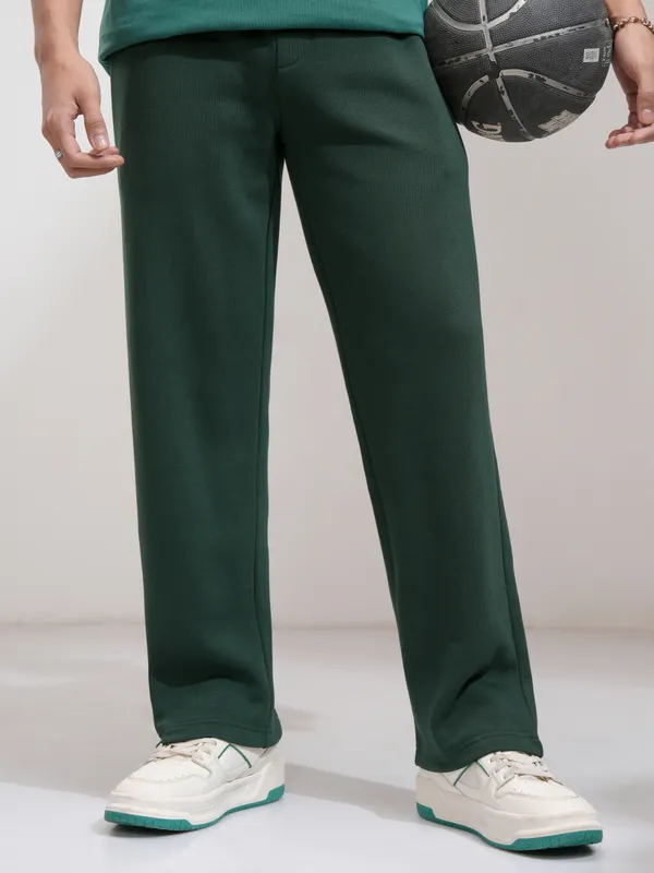 Highlander Men Olive Straight Fit Solid Casual Trouser