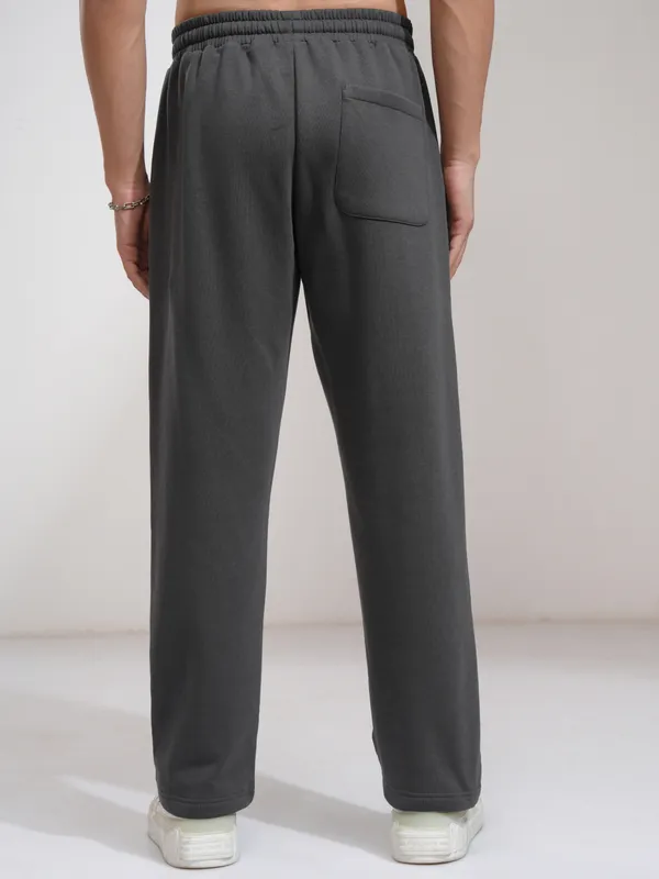 Highlander Men Grey Straight Fit Solid Casual Trouser