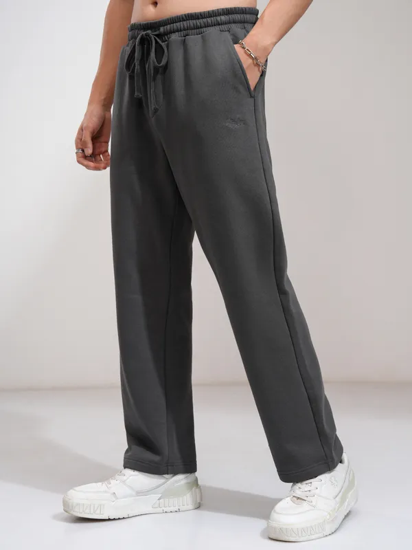Highlander Men Grey Straight Fit Solid Casual Trouser