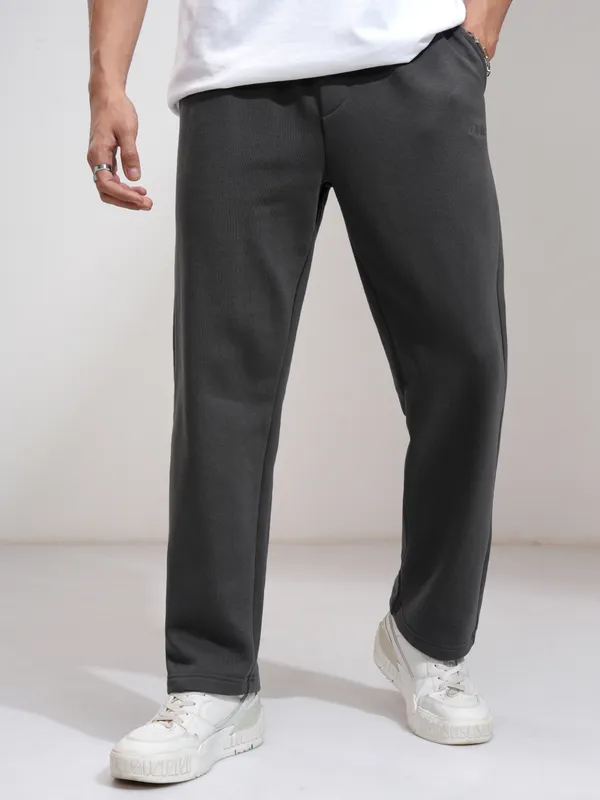 Highlander Men Grey Straight Fit Solid Casual Trouser