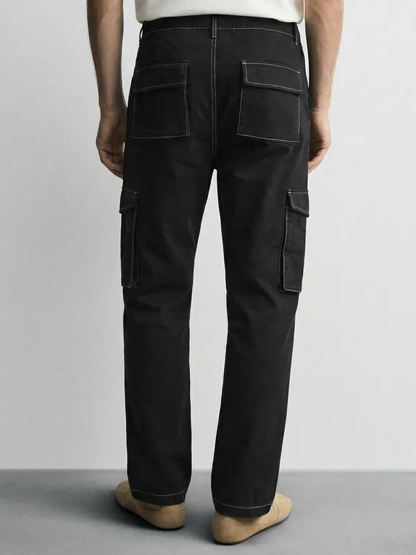 Highlander Men Black Straight Fit Solid Cargo