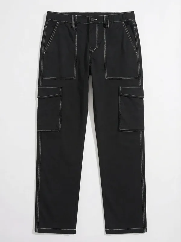 Highlander Men Black Straight Fit Solid Cargo