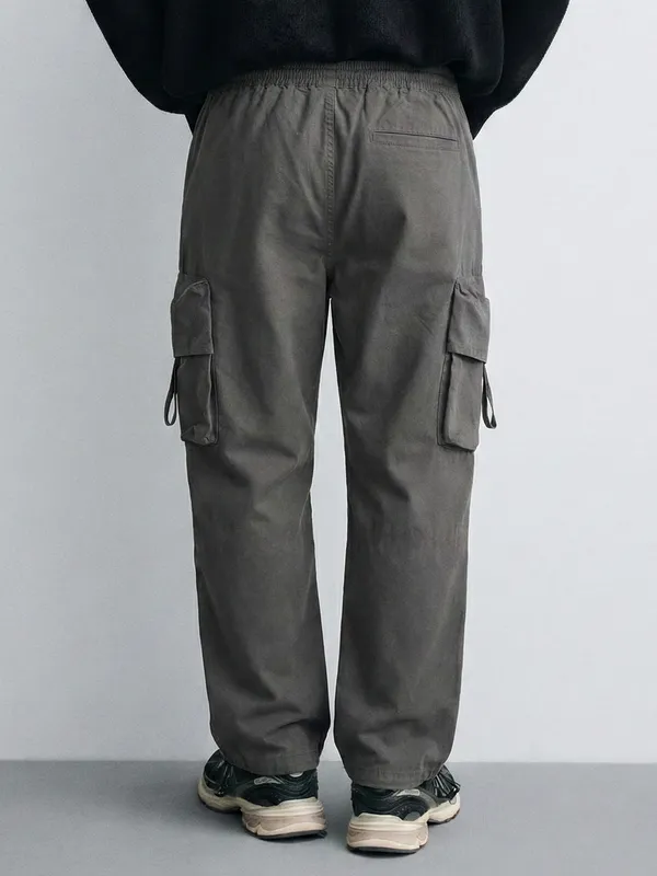 Highlander Men Grey Straight Fit Solid Cargo