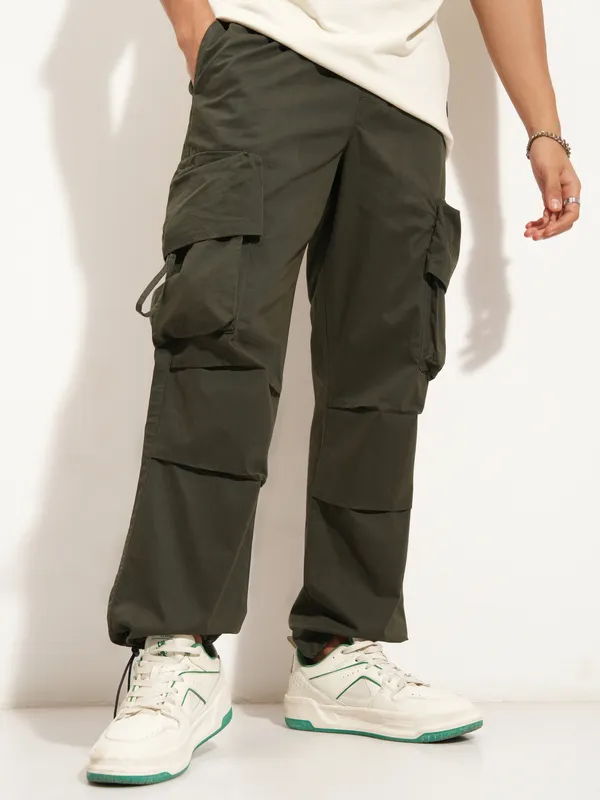 Highlander Men Green Straight Fit Solid Cargo