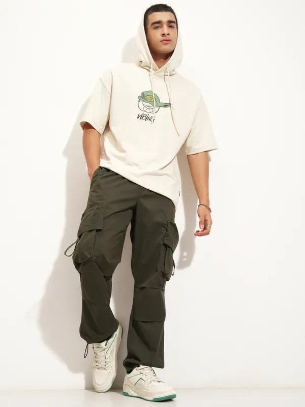 Highlander Men Green Straight Fit Solid Cargo