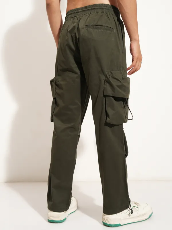 Highlander Men Green Straight Fit Solid Cargo
