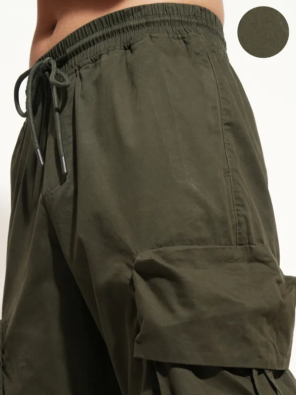 Highlander Men Green Straight Fit Solid Cargo