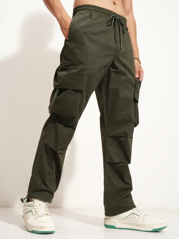 Highlander Men Green Straight Fit Solid Cargo