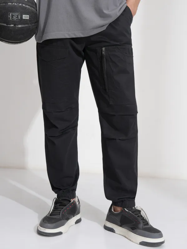 Highlander Men Black Straight Fit Solid Cargos