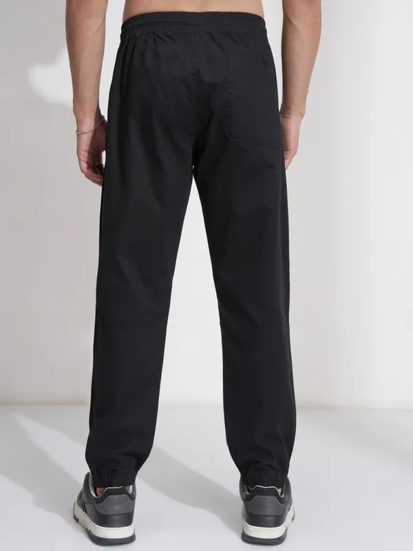 Highlander Men Black Straight Fit Solid Cargos