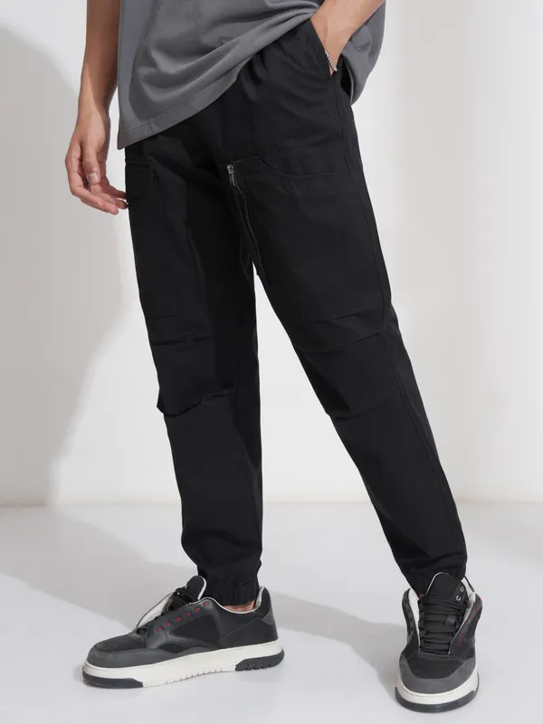 Highlander Men Black Straight Fit Solid Cargos