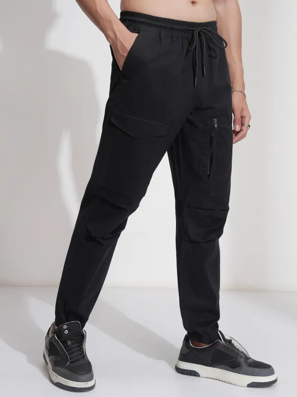 Highlander Men Black Straight Fit Solid Cargos