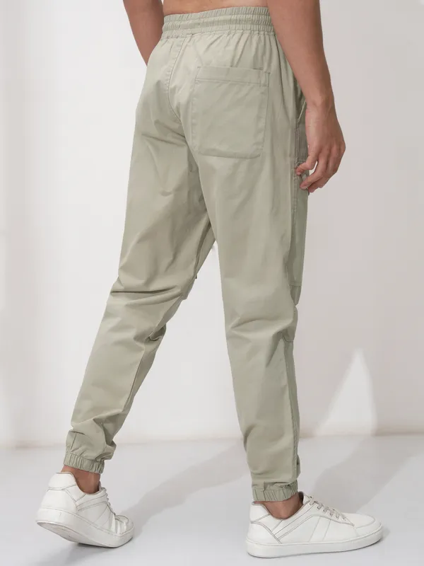 Highlander Men Grey Solid Straight Fit Joggers