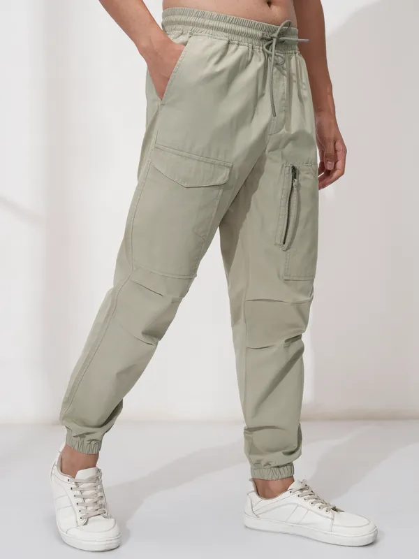 Highlander Men Grey Solid Straight Fit Joggers
