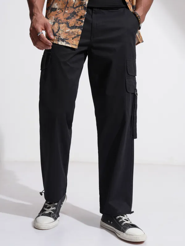 Highlander Men Black Straight Fit Solid Cargos