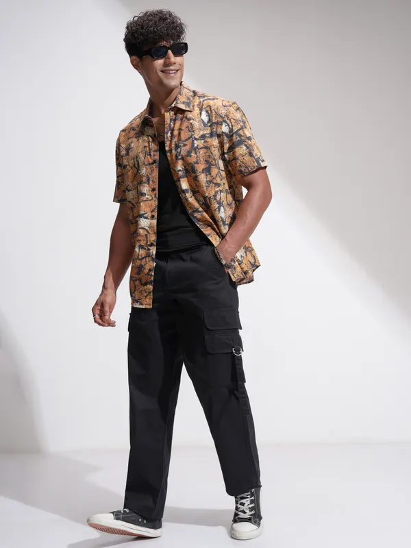 Highlander Men Black Straight Fit Solid Cargos