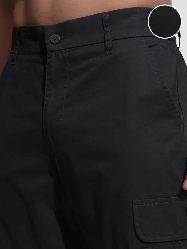Highlander Men Black Straight Fit Solid Cargos