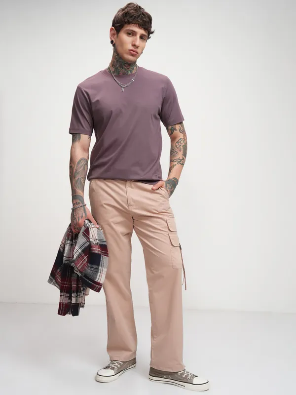 Highlander Men Rose Straight Fit Solid Cargos