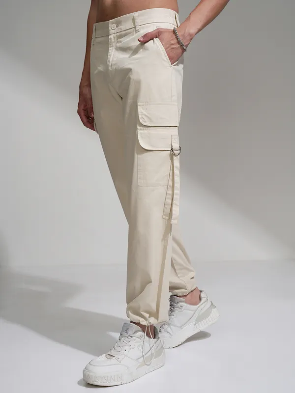 Highlander Men Beige Straight Fit Solid Cargos