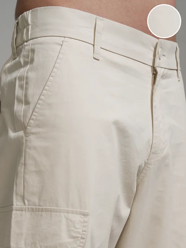 Highlander Men Beige Straight Fit Solid Cargos