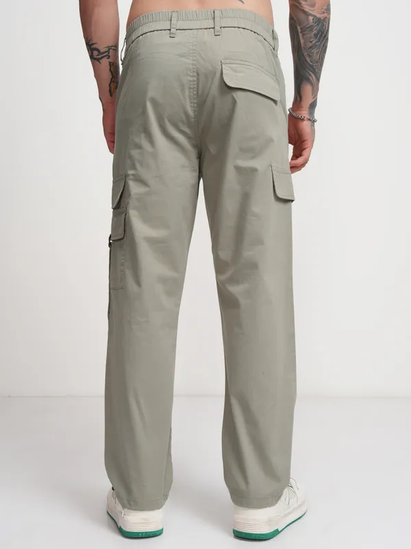 Highlander Men Green Straight Fit Solid Cargos