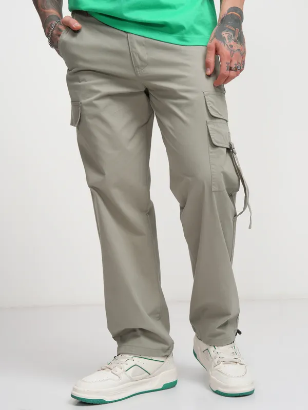 Highlander Men Green Straight Fit Solid Cargos