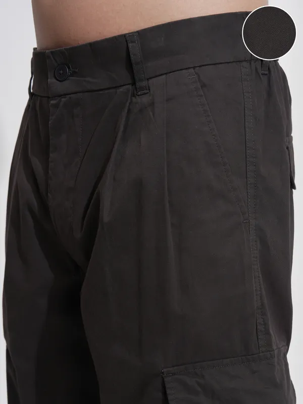 Highlander Men Black Straight Fit Solid Cargos