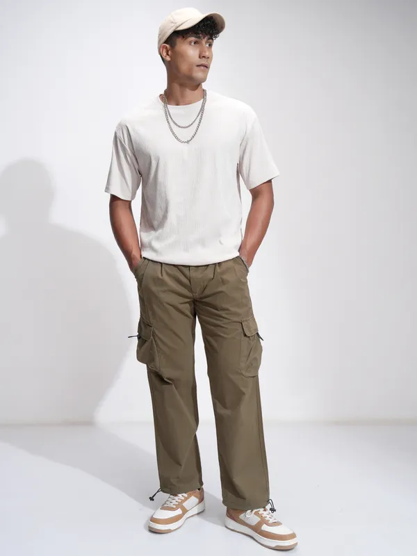 Highlander Men Brown Straight Fit Solid Cargos