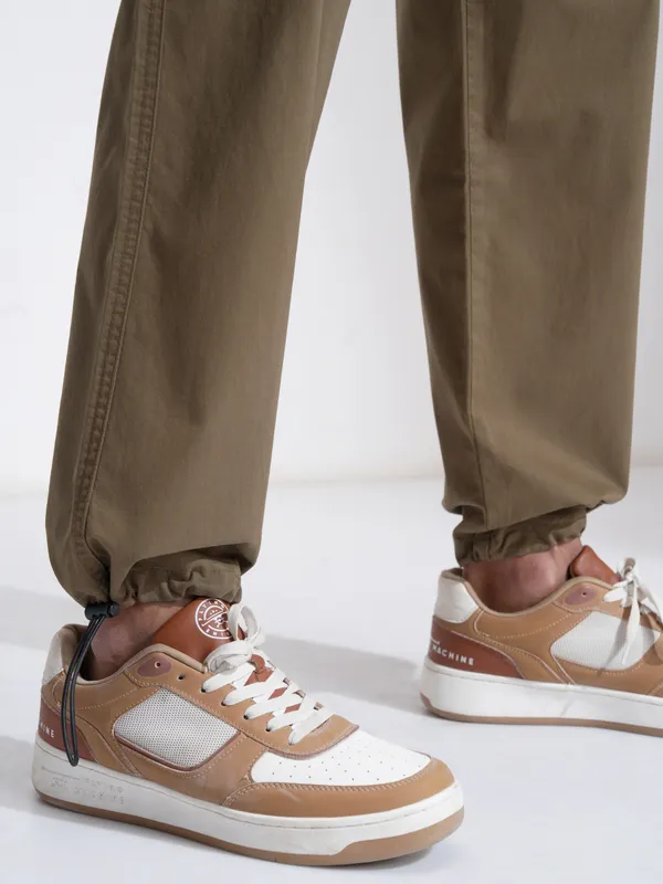 Highlander Men Brown Straight Fit Solid Cargos