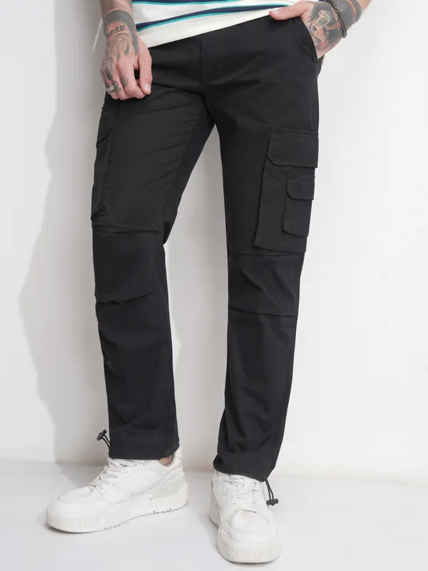 Highlander Men Black Straight Fit Solid Cargos