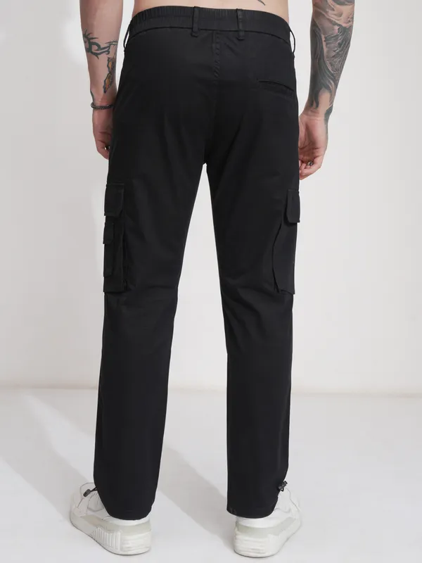 Highlander Men Black Straight Fit Solid Cargos