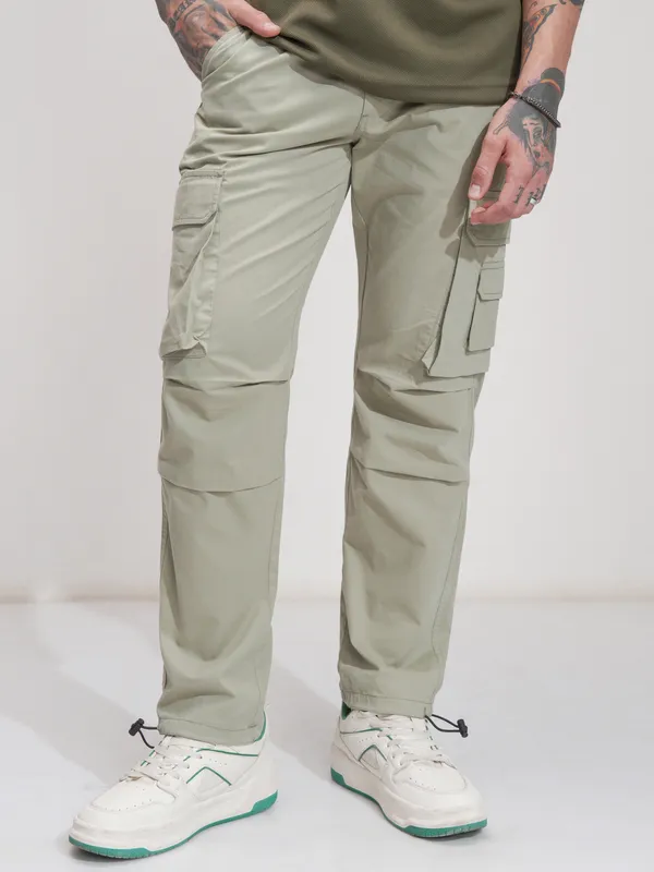 Highlander Men Green Straight Fit Solid Cargos