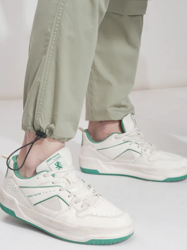 Highlander Men Green Straight Fit Solid Cargos