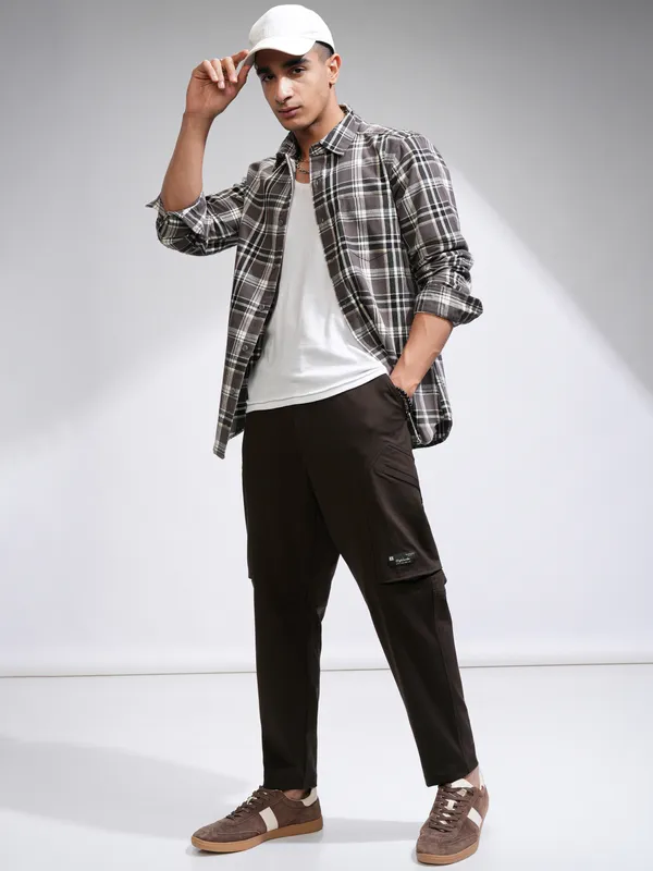 Highlander Men Brown Tapered Fit Solid Joggers