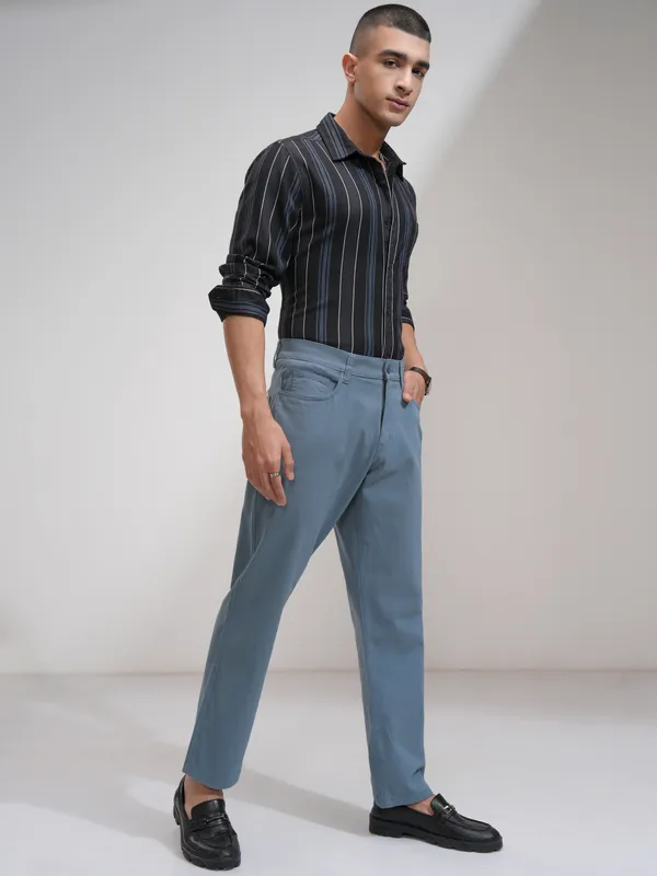 Highlander Men Blue Relaxed Fit Solid Casual Trouser