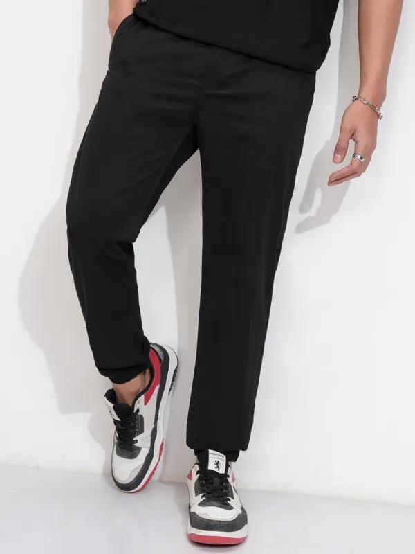 Highlander Men Black Slim Fit Solid Joggers