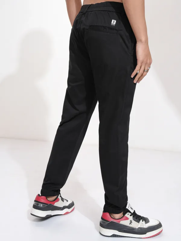 Highlander Men Black Slim Fit Solid Joggers