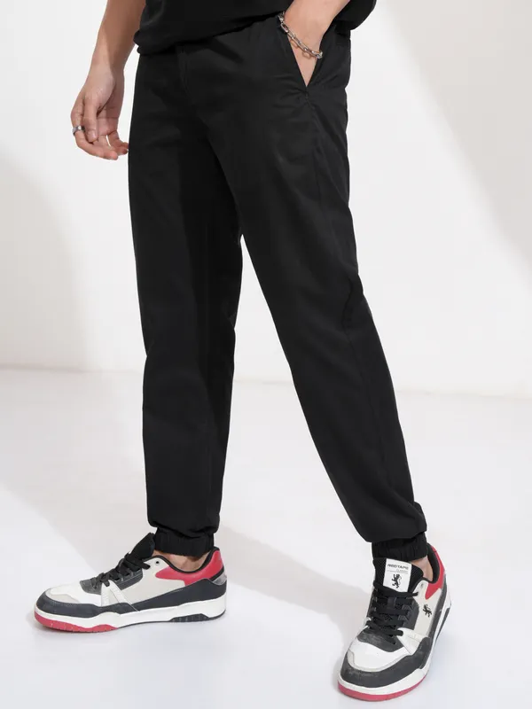Highlander Men Black Slim Fit Solid Joggers
